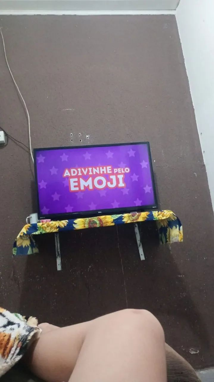 Tv 32 smarte com uma linha fina funcionando normal  - Foto 5