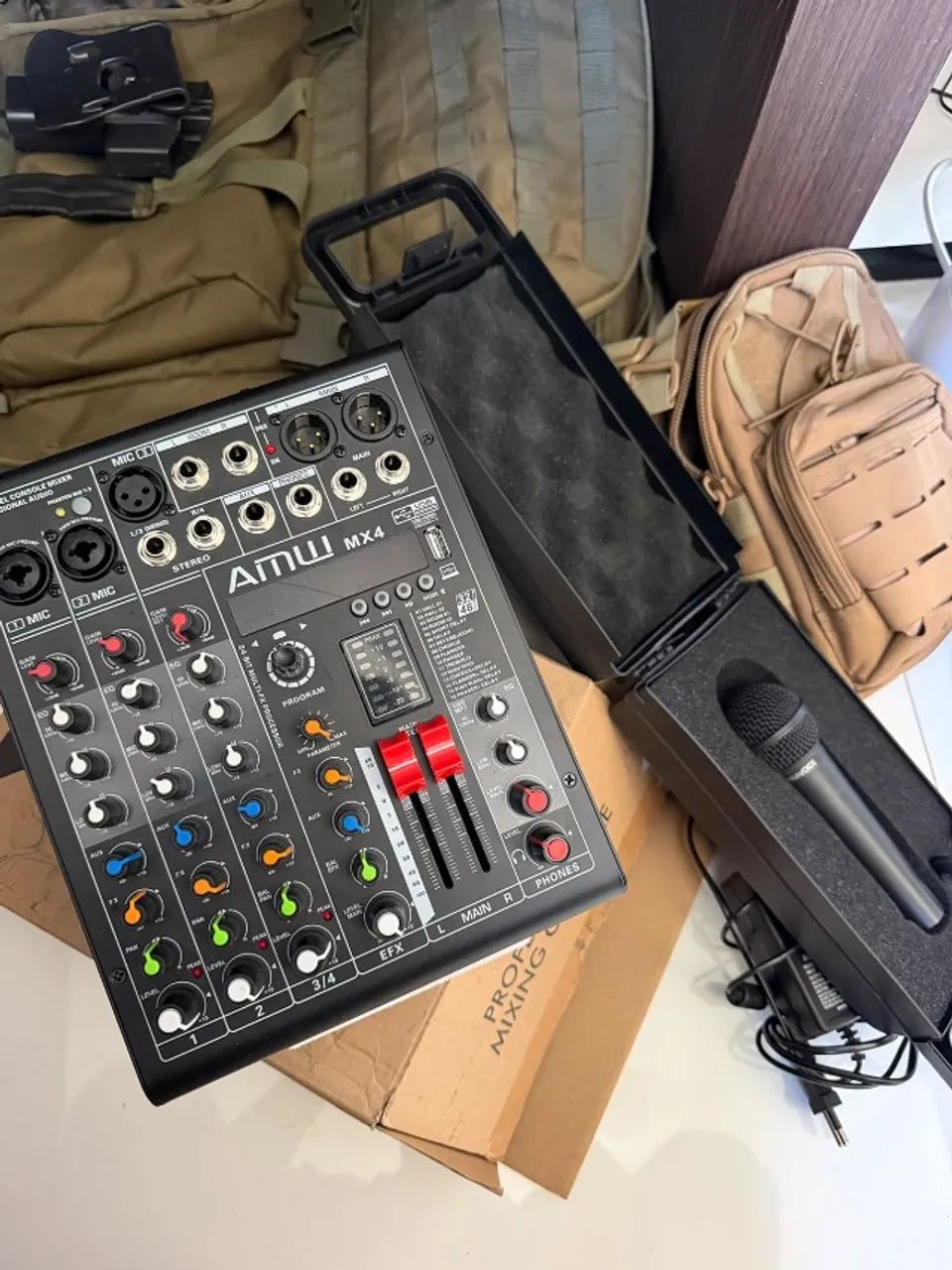 MESA DE SOM Amw MX4 + MICROFONE behringer xm8500