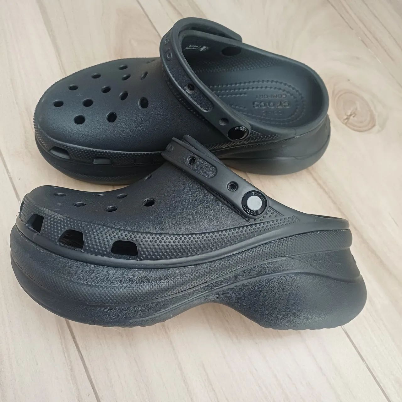 Crocs original tamanho 35 - Foto 3