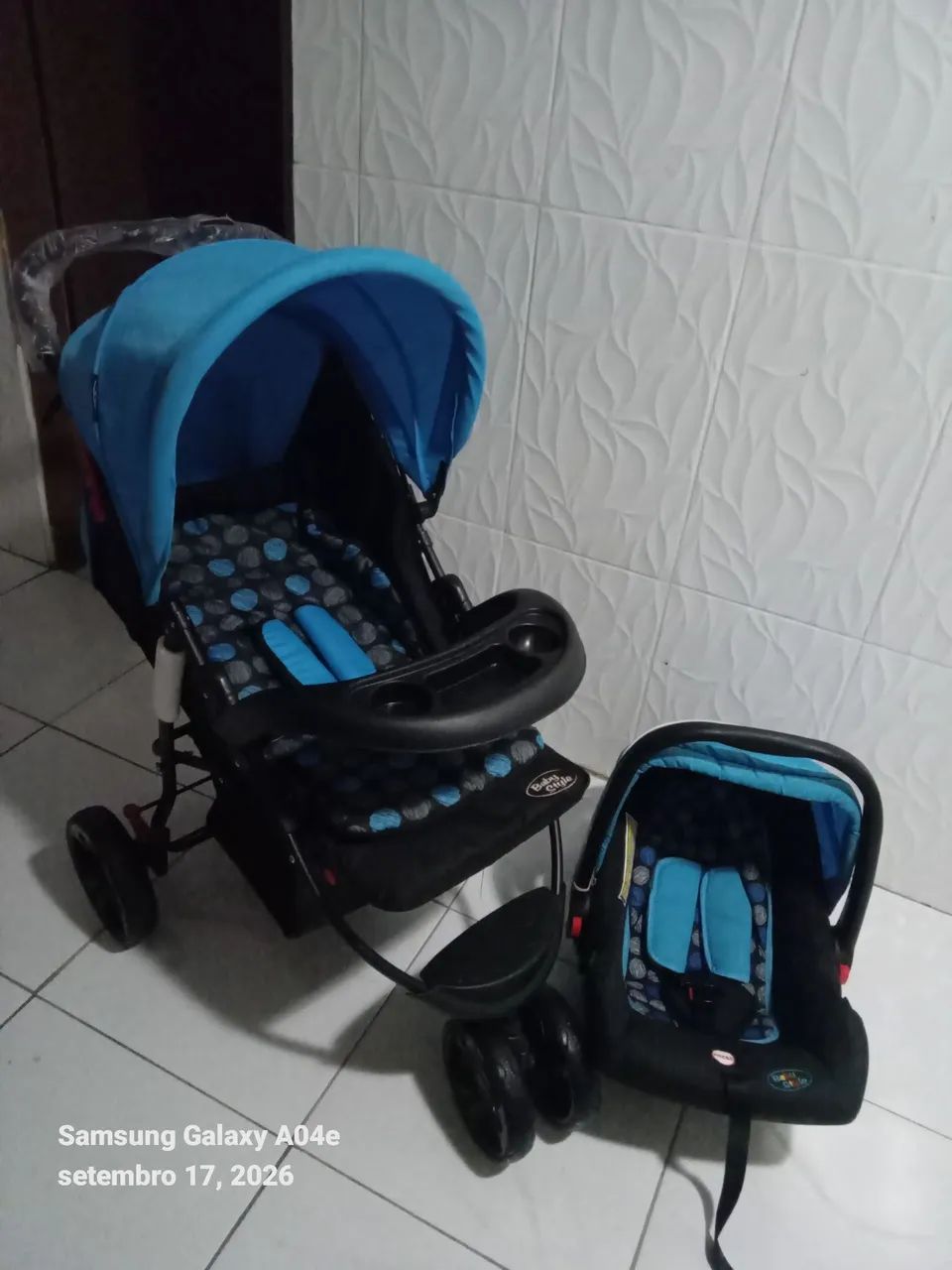 Carrinho de bebê e bebê conforto novinhos  - Foto 5