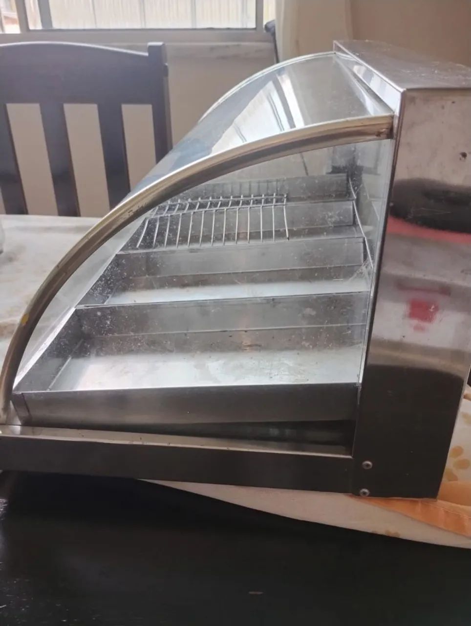 Vendo uma vitrine para pô salgados 