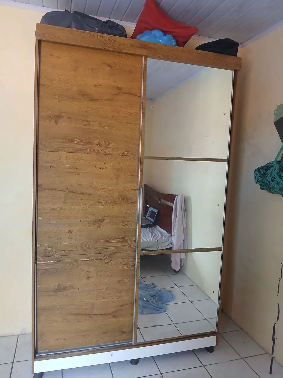 Guarda roupa de solteiro
