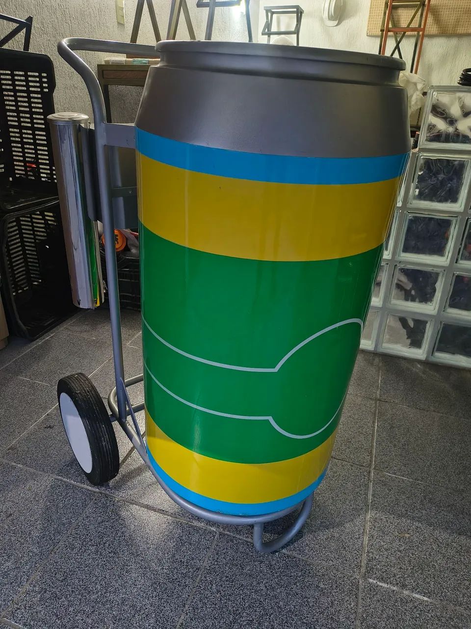 Vendo Cooler, com carrinho metálico e rodízio. - Foto 2