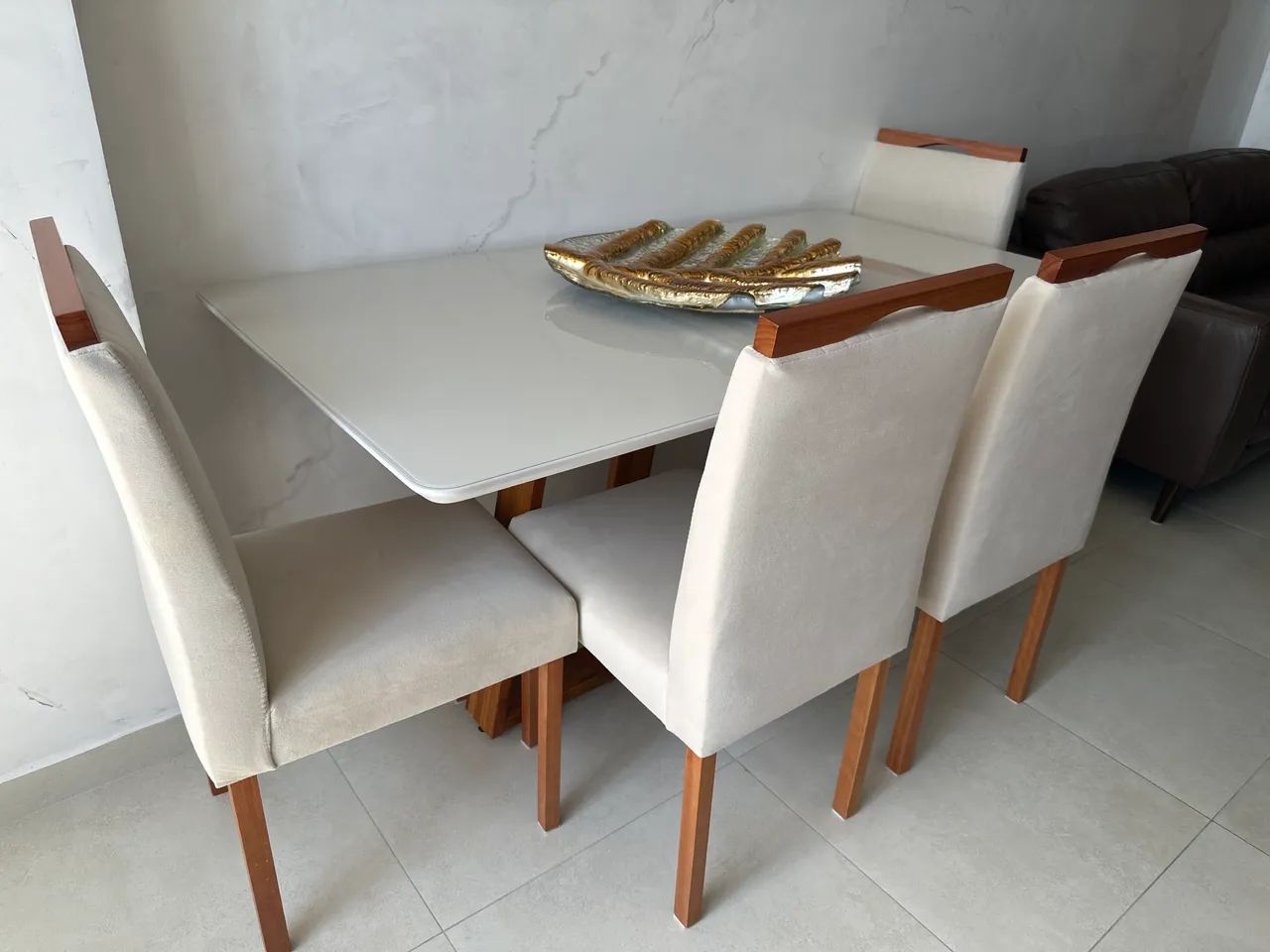 Mesa de 6 lugares com 6 cadeiras