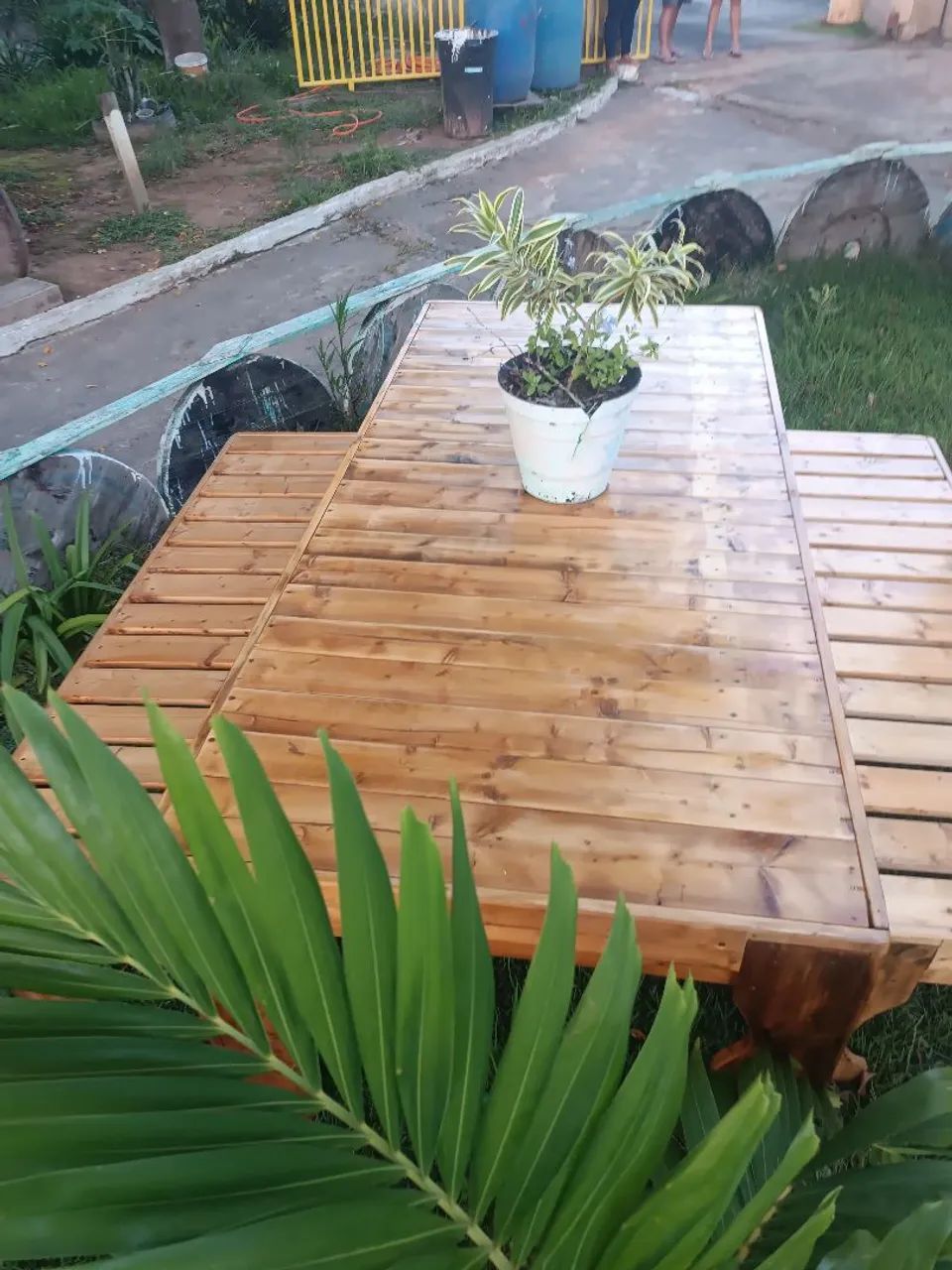 Mesa e bancos de madeira  - Foto 2