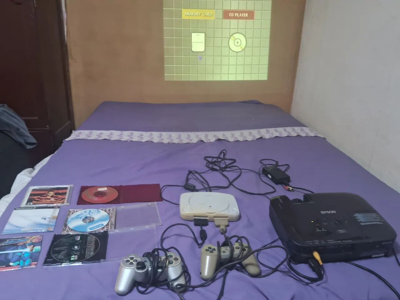 Ps1  e 1 projetor de imagem Epson  