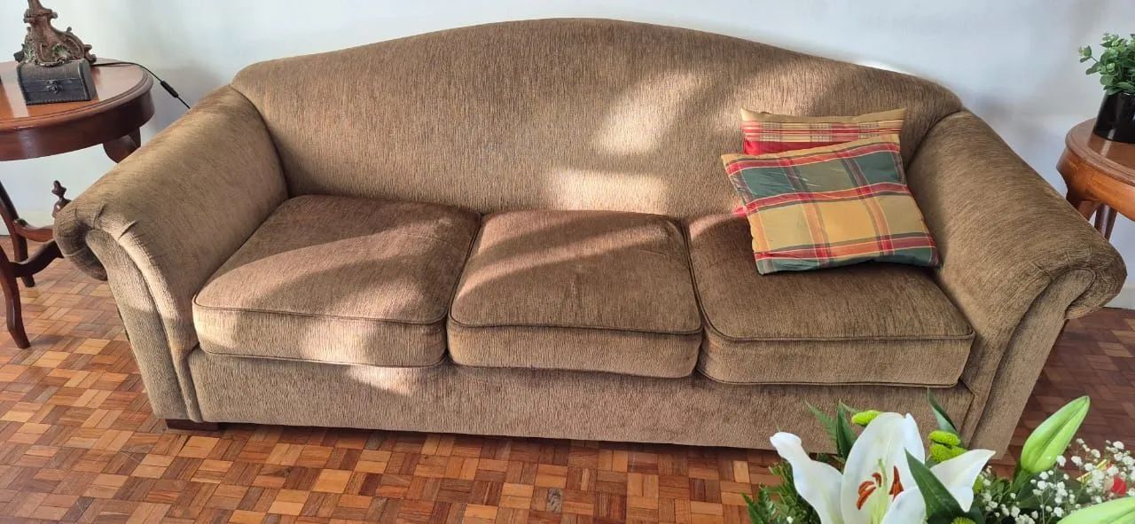 Sofá, poltronas e mesa de centro (combo)