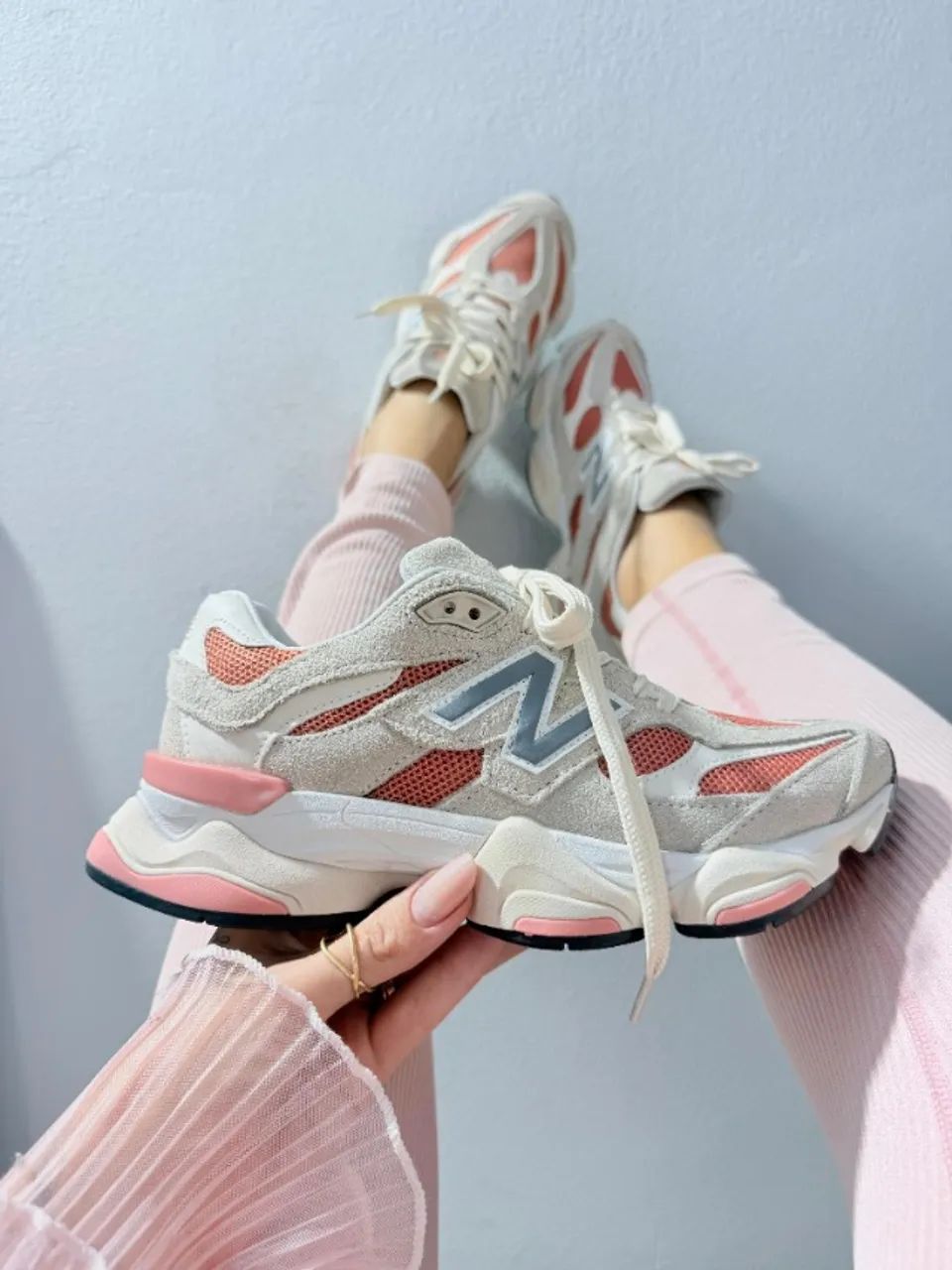 New Balance 9060 Areia/Salmão Feminino Couro