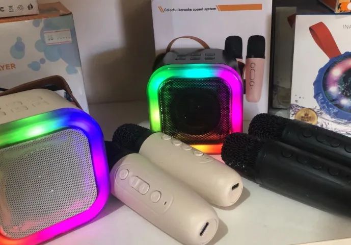 Caixinha De Som Karaokê C/ 2 Microfones Bluetooth Infantil