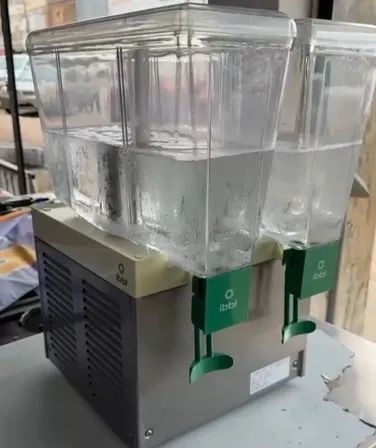 REFRESQUEIRA SEMI NOVA IBBL 30 LITROS