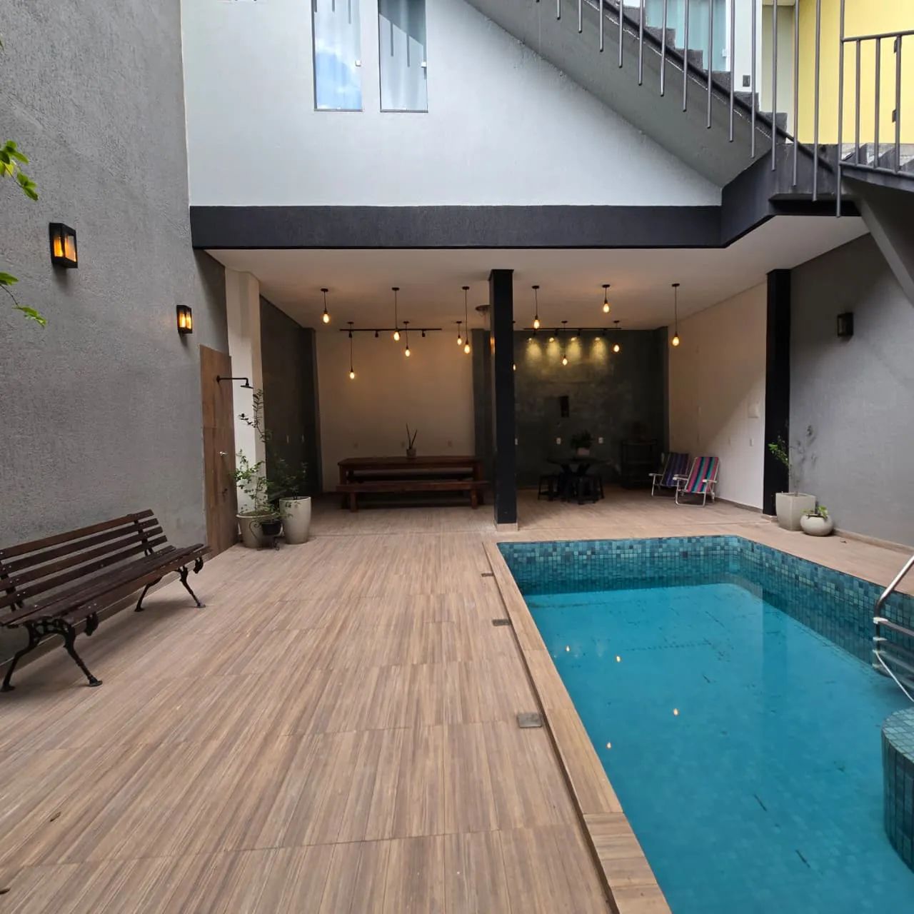 CASA 5 SUÍTES COM PISCINA E ENERGIA SOLAR - Foto 2