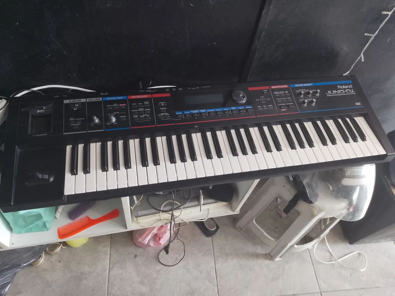 sintetizador Roland JUNO-Di. 