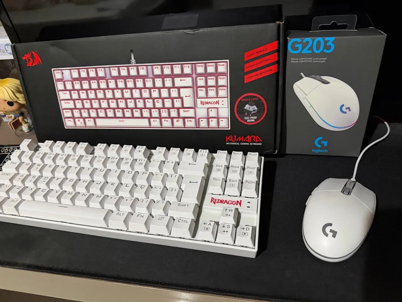 Teclado kumara branco (led vermelho) e mouse logitech G203