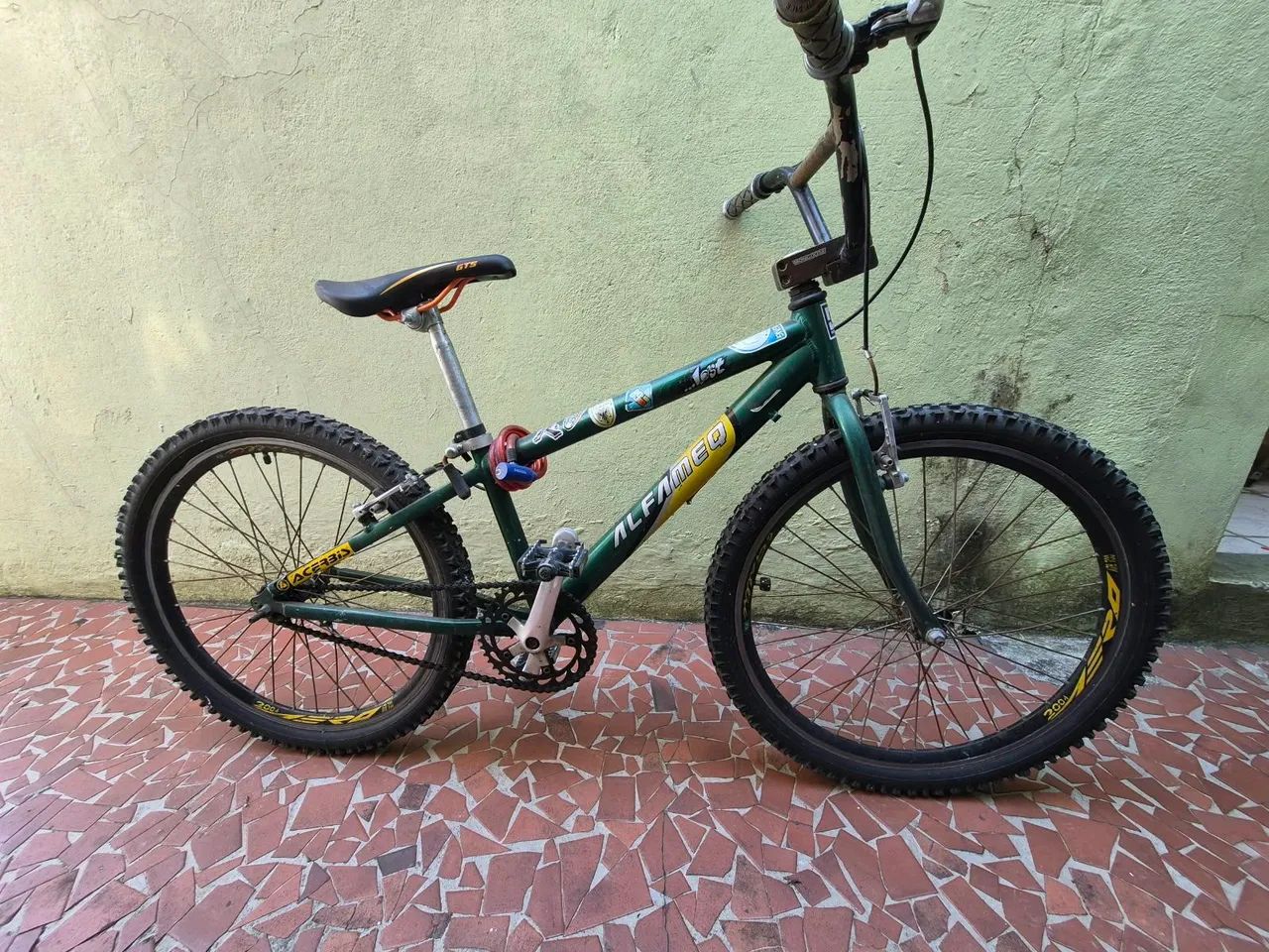 Bicicleta semi nova