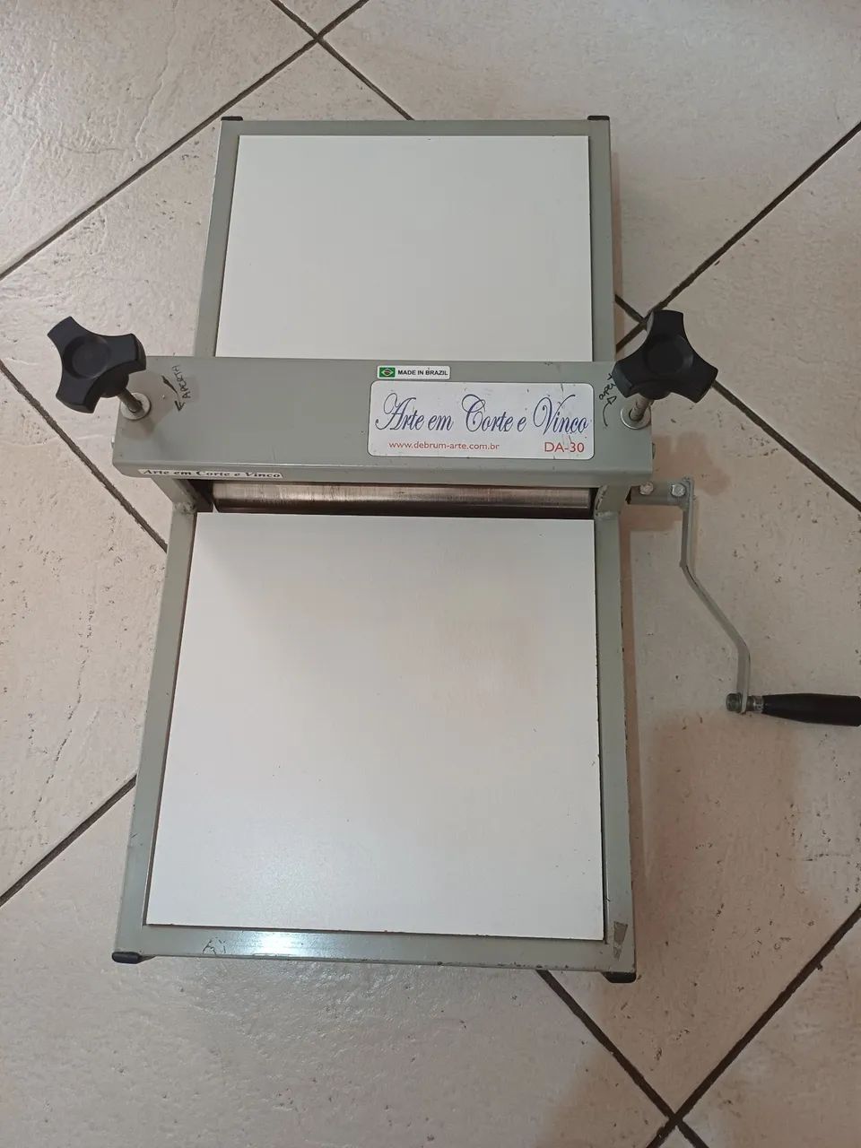 Máquina de corte e vinco (30cm de boca)