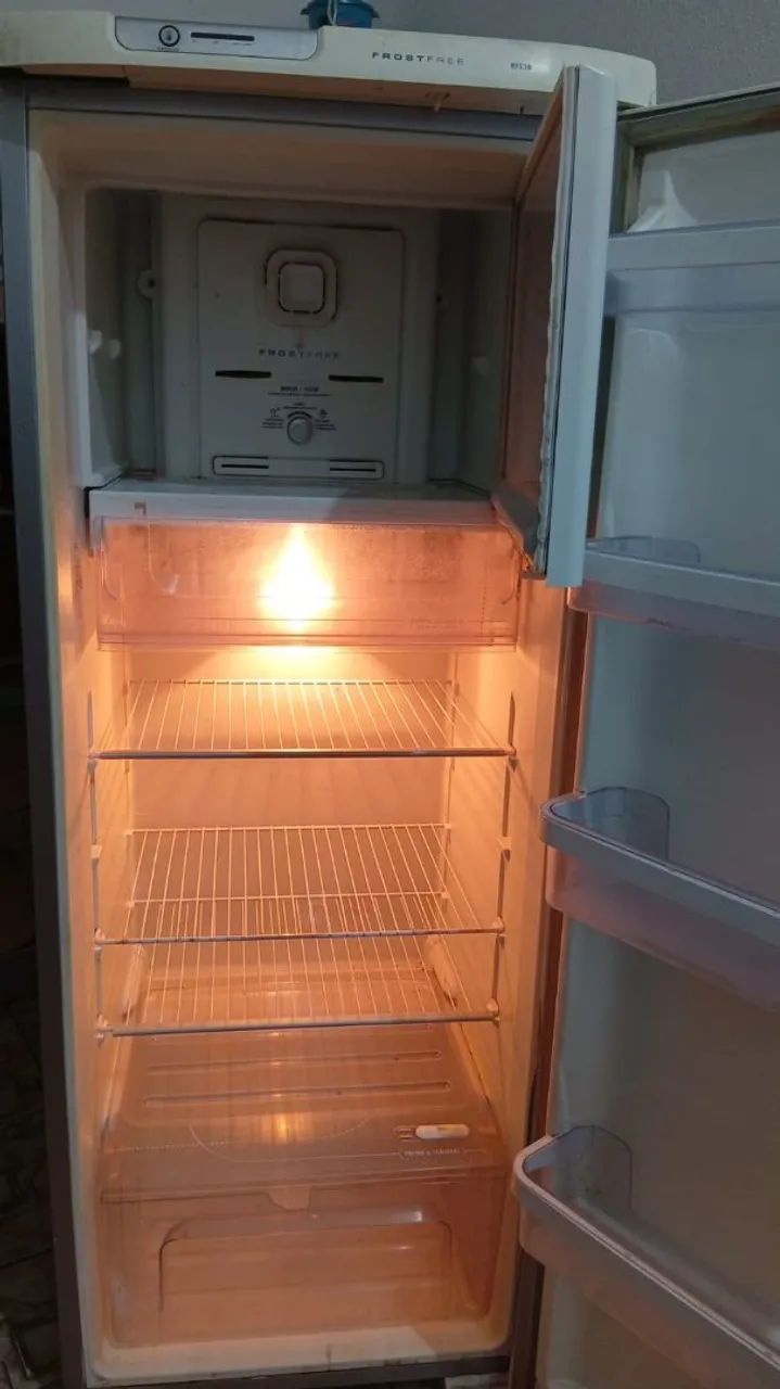 Vendo geladeira funcionando perfeitamente  - Foto 2