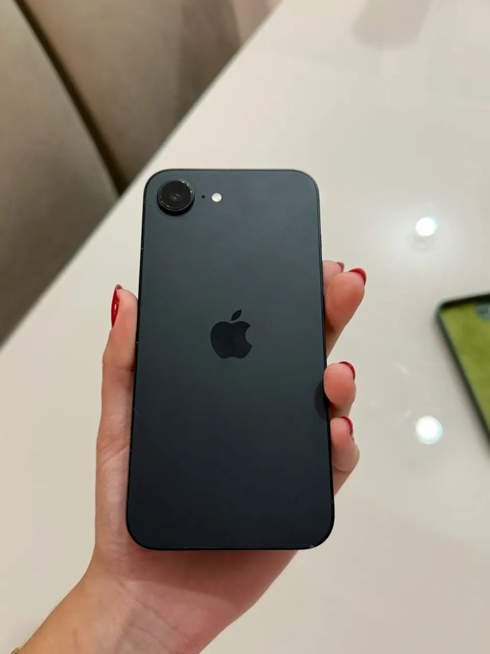 iPhone 16e usado