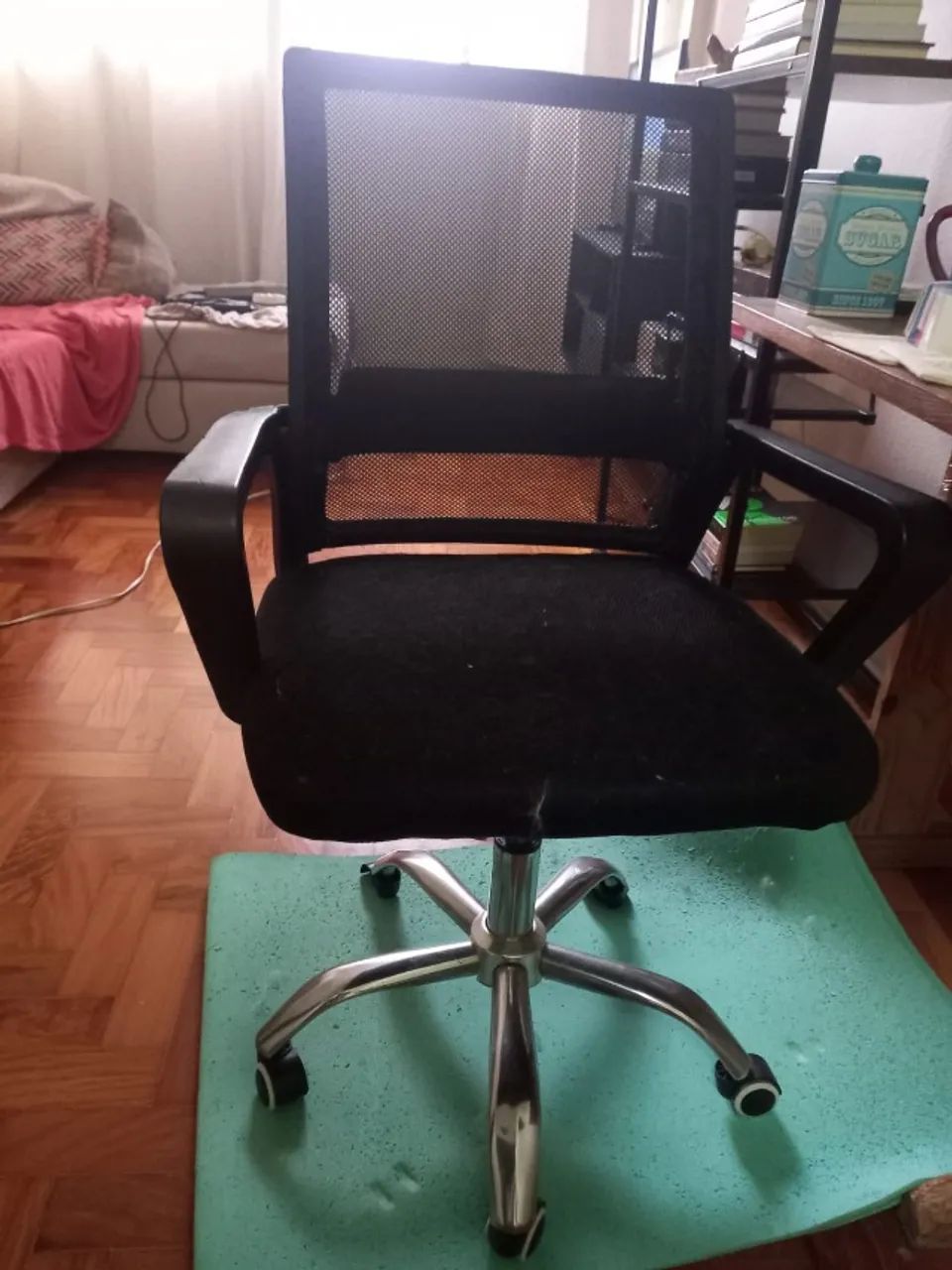 Cadeira de escritório com avaria