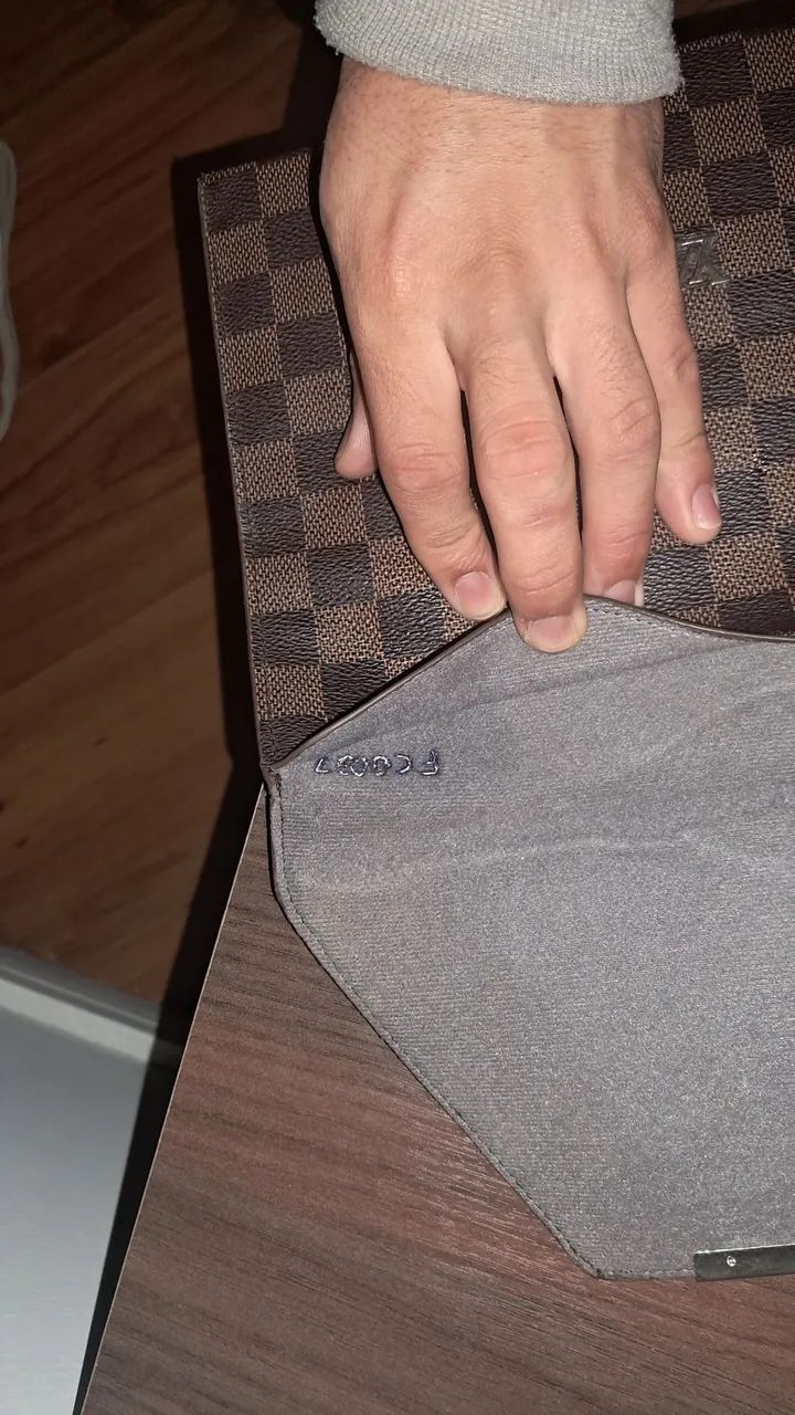 Bolsa Clutch Louis Vuitton (2018) autentica com date code danificado - Foto 6