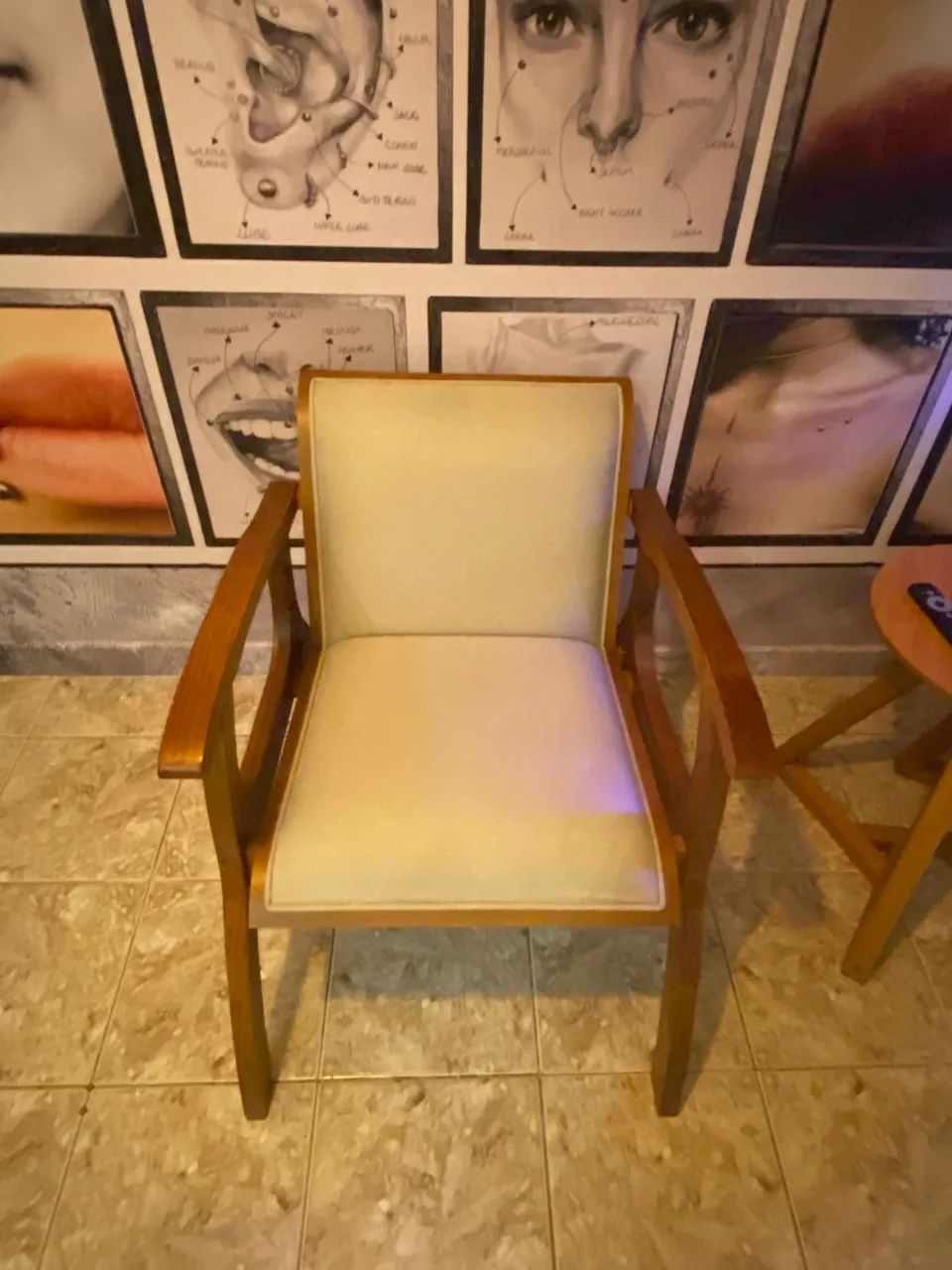 Banqueta e poltrona nesse preço pra levar hj  - Foto 2
