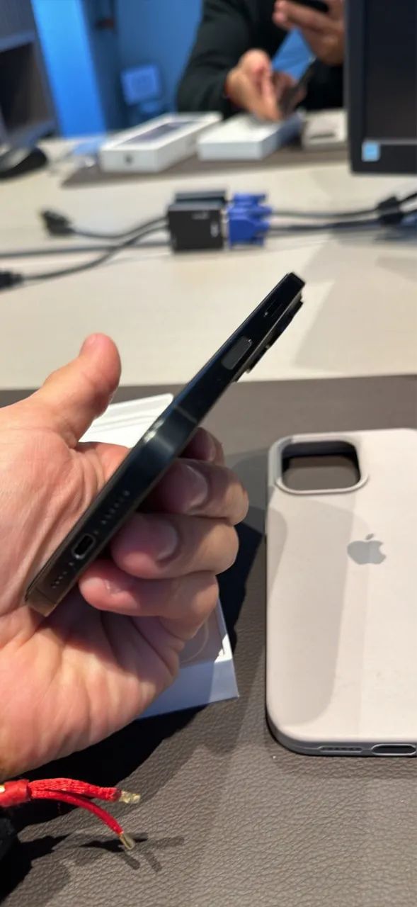 iphone 15 pro max TITANIUM - 512gb  - Foto 2