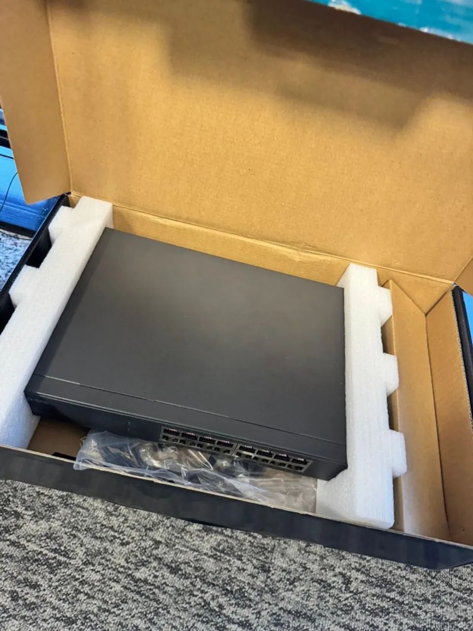 TP-LINK / TL-SG1024D  - Foto 2