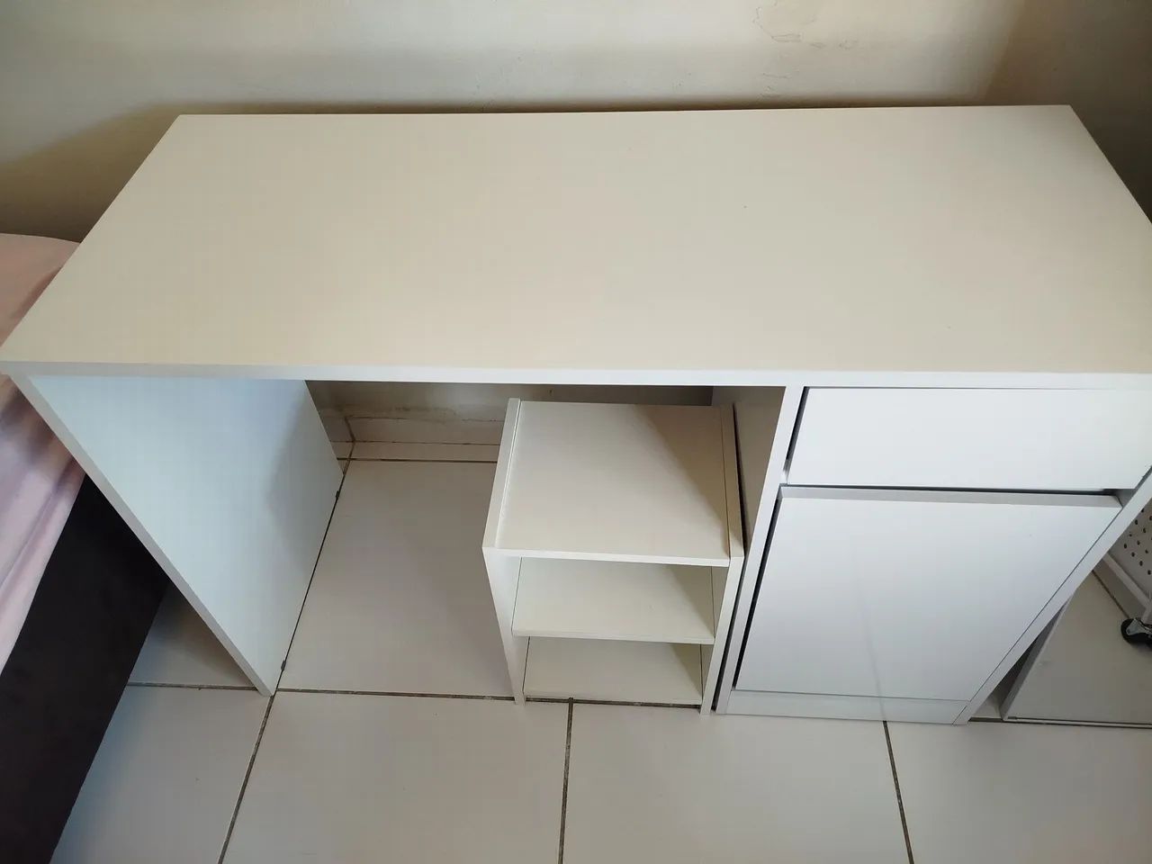 Escrivaninha branca com mesinha  - Foto 3