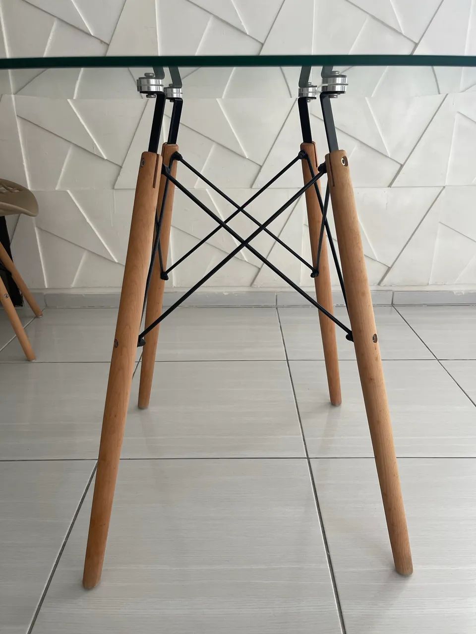 Mesa Eames Eiffel Quadrada com Tampo de Vidro Base de Madeira  - Foto 4