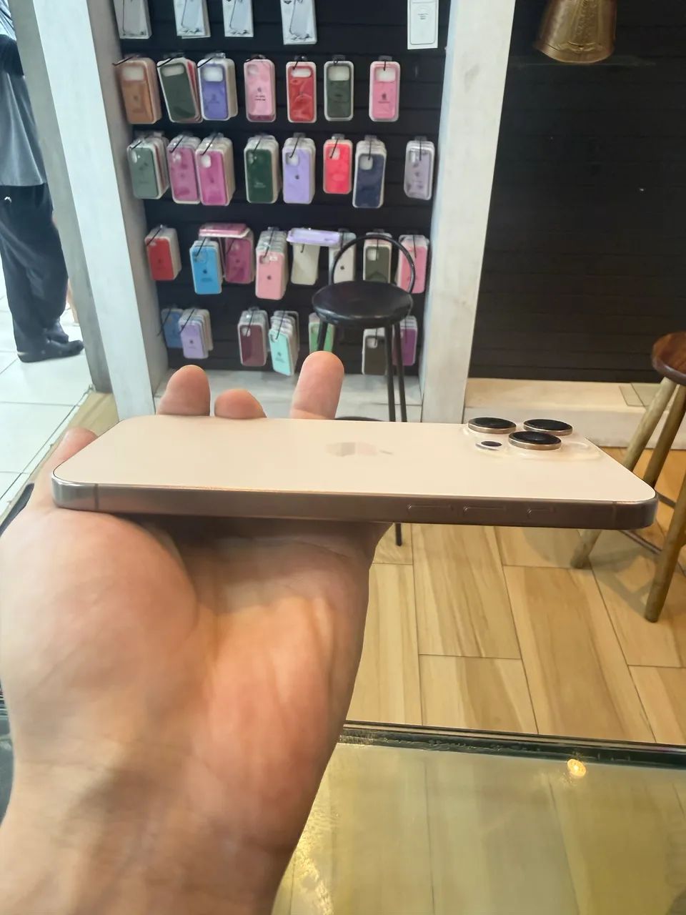 Iphone 16 pro Max 256 - Dourado  - Foto 2