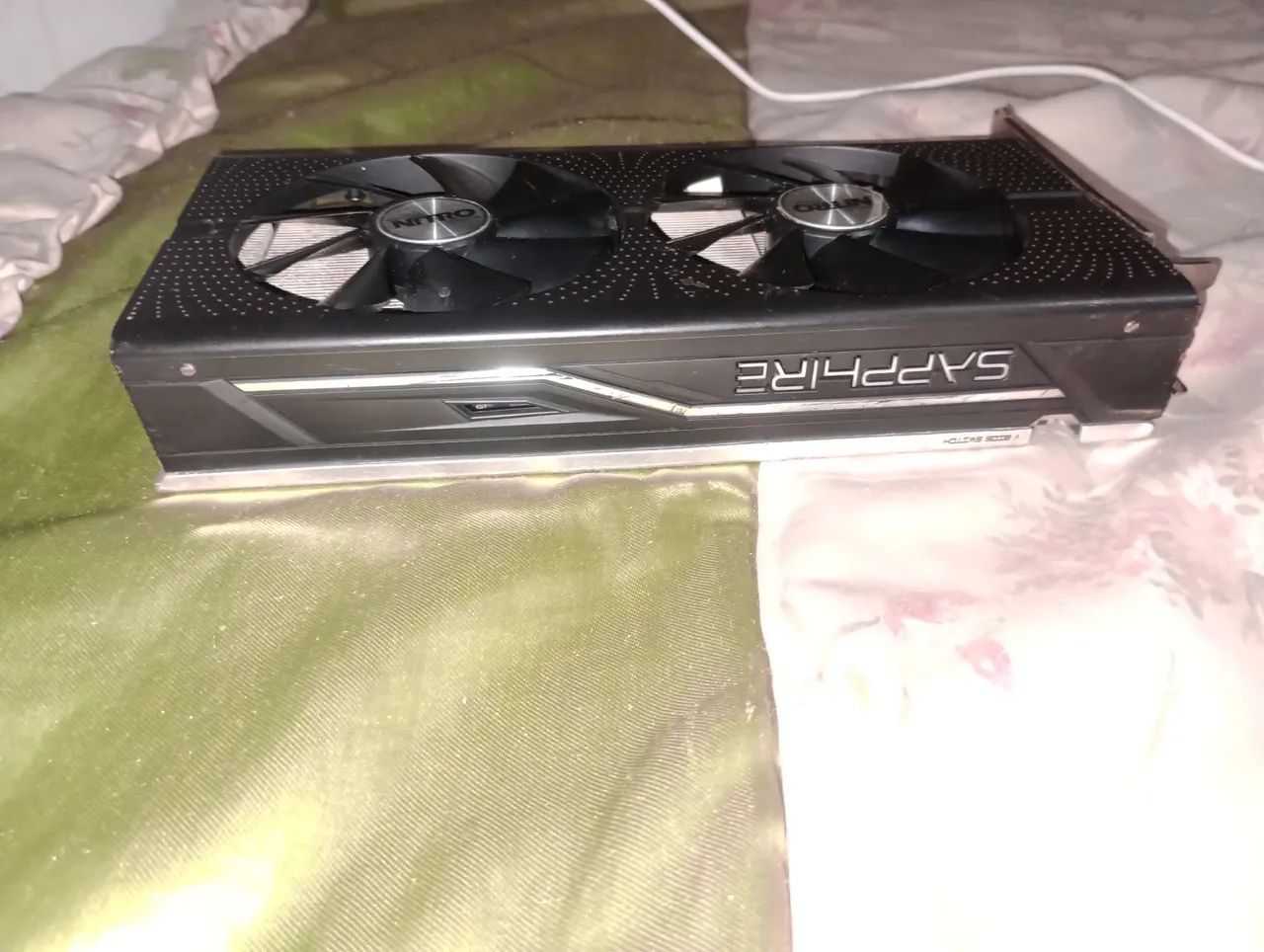 Placa de vídeo nitro 8gb com defeito retirar peças - Foto 3