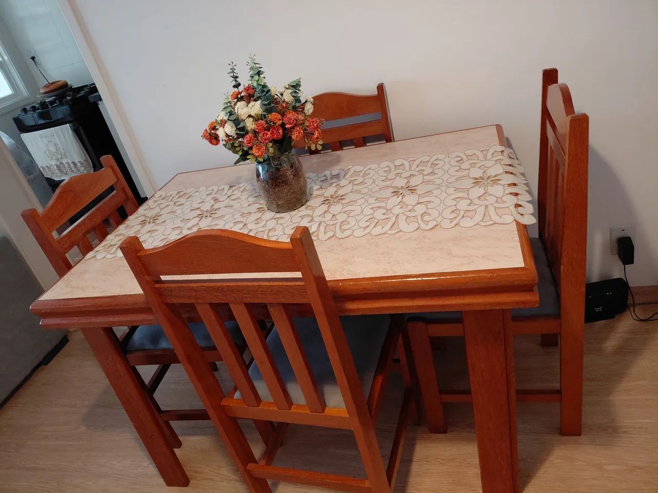 Mesa com 4 cadeiras  - Foto 3