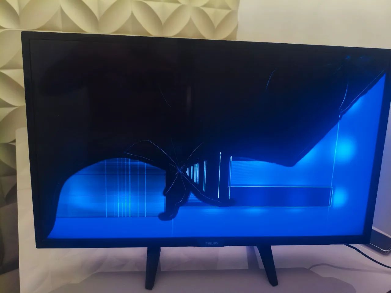 Tv Philips 32 polegadas - Tela quebrada - Valor a negociar  - Foto 2