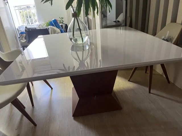 Mesa de jantar quadrada