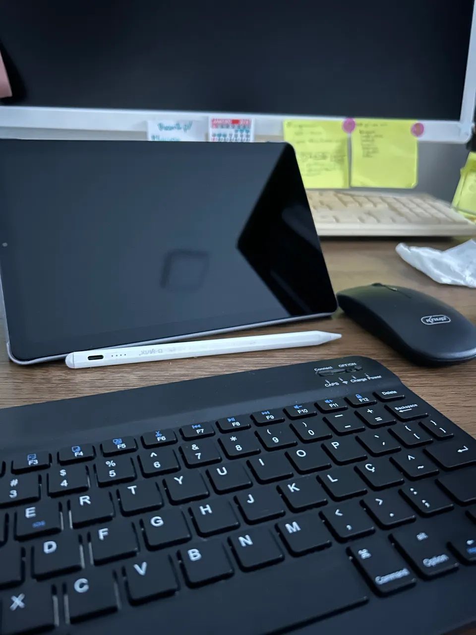 TABLET LENOVO M9 + TECLADO E MOUSE + CANETA DIGITAL 