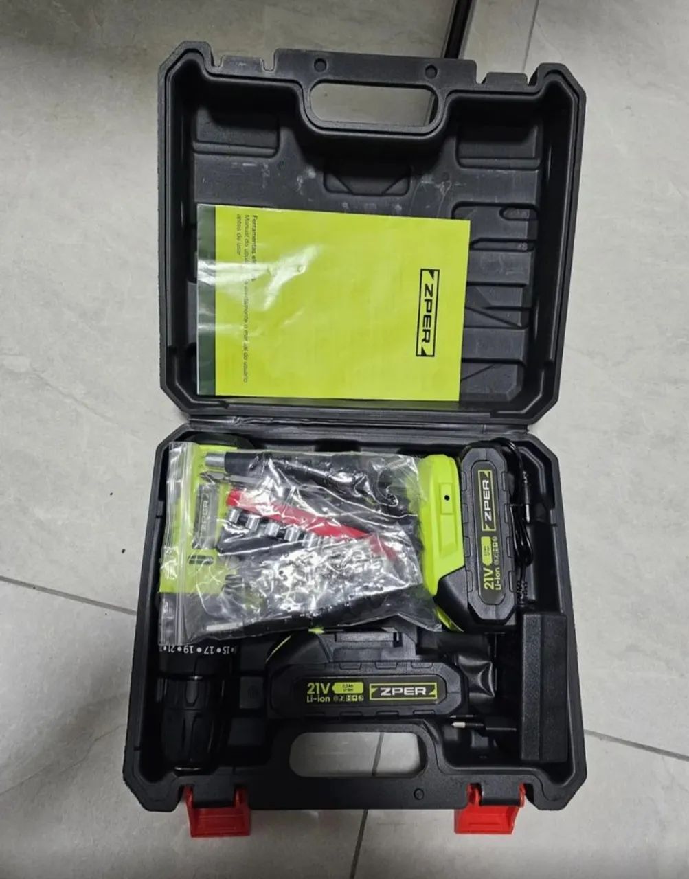 Parafusadeira Furadeira sem fio bateria - Nova caixa - Foto 2