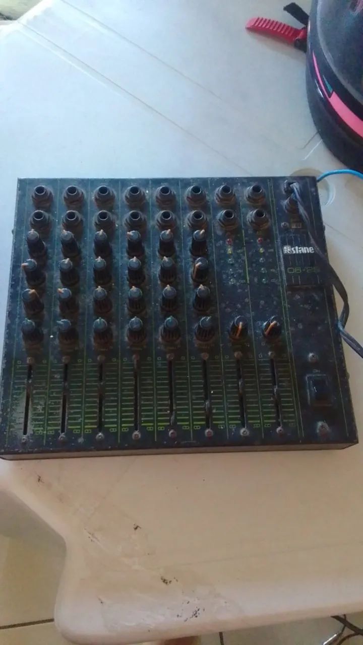 Mesa de som usado e 1 microfone com fio - Foto 2