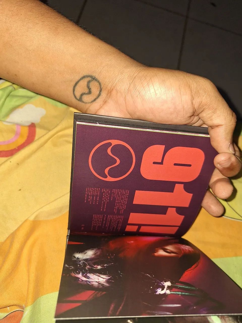 Lady Gaga - Chromatica (Deluxe Hardcover) - Foto 2