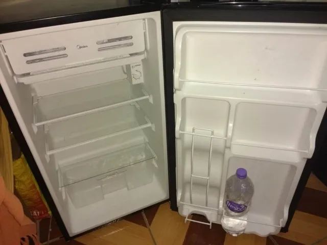 Frigobar Midea 93L Preto Conservado - Foto 3