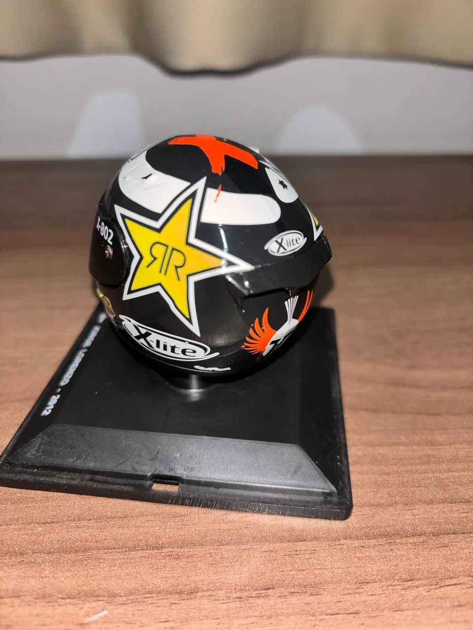 capacete miniatura moto gp Jorge Lorenzo 2012 - Foto 4