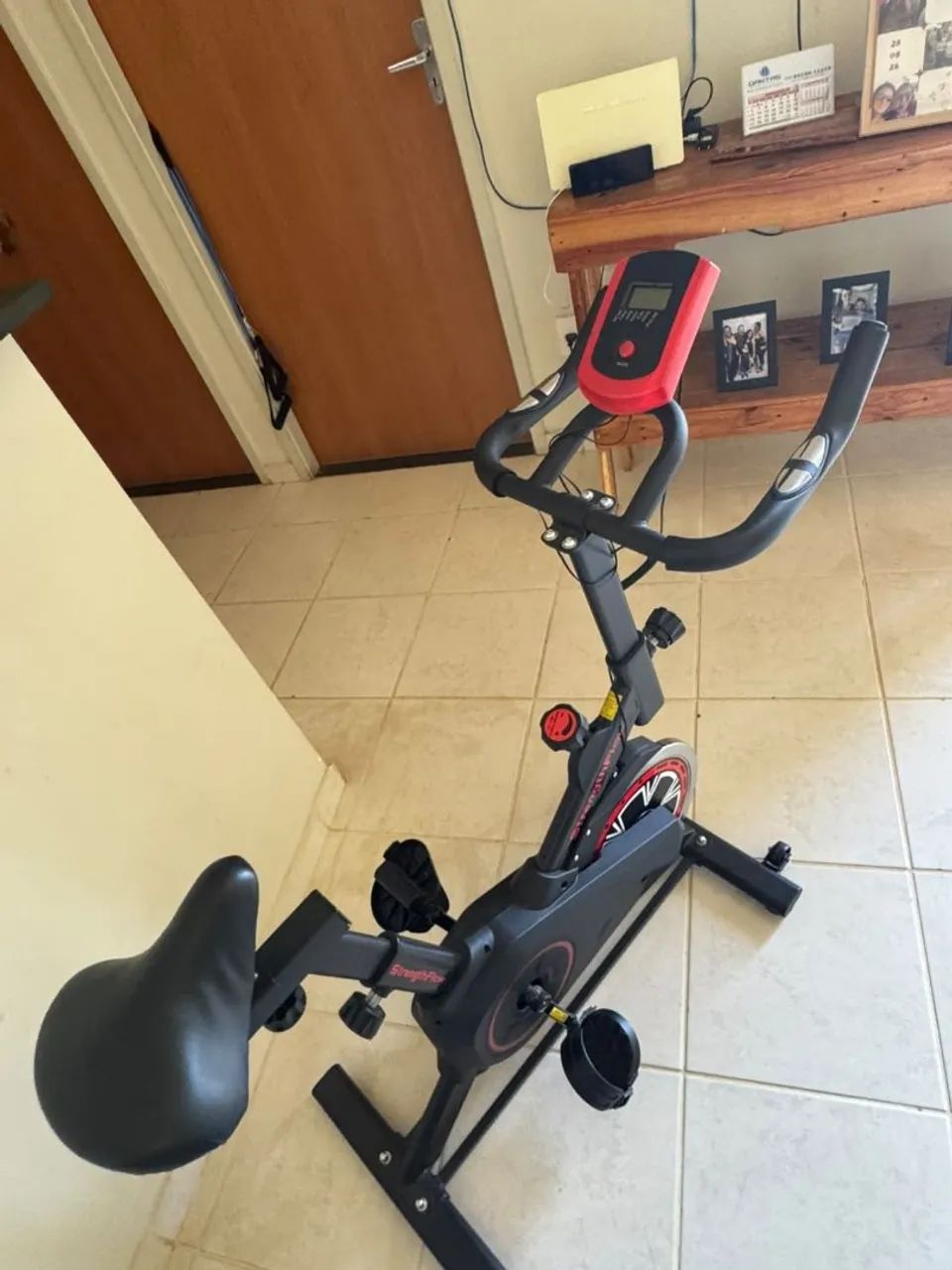Vendo Bicicleta Ergométrica semi nova - Foto 2
