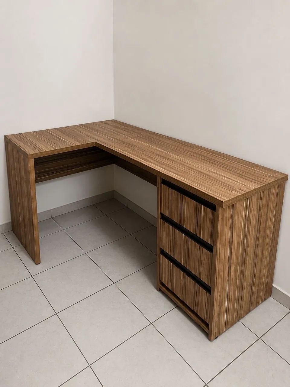 Mesa de Madeira em L