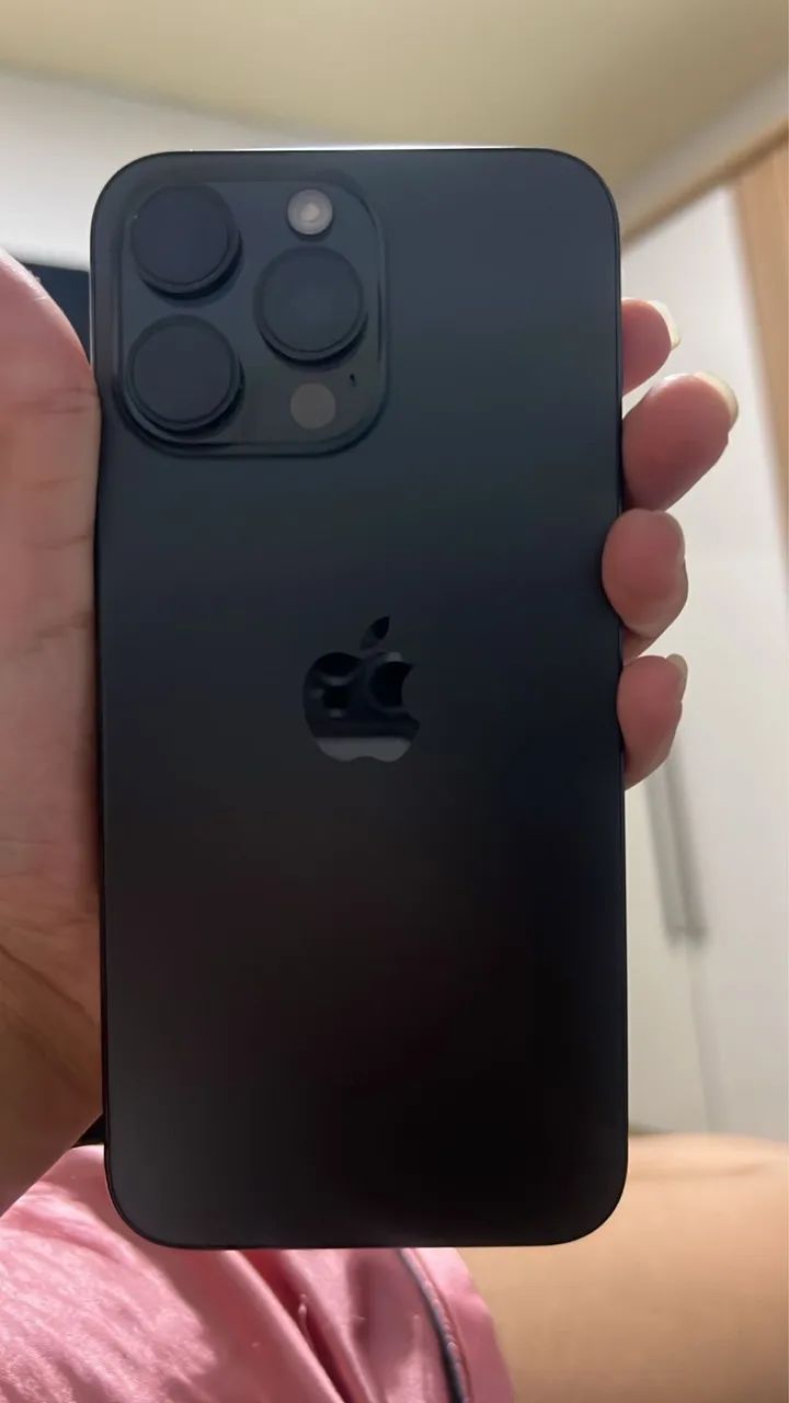 iPhone 15 pro max dois meses de uso