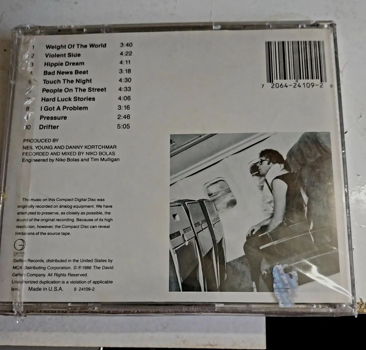 Cd- NEIL YOUNG-landing on water IMPORTADO - Foto 2