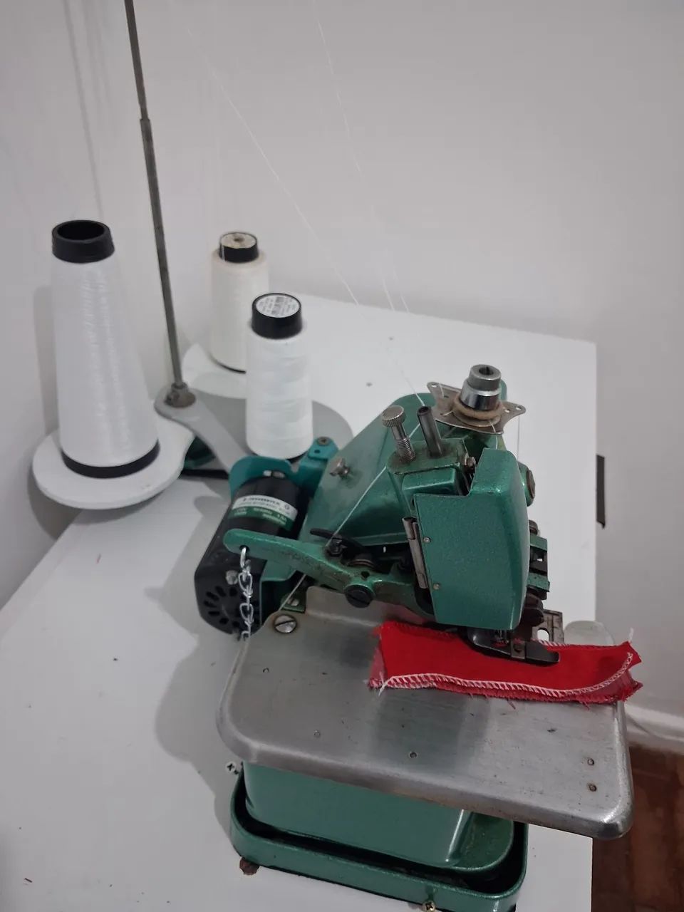 Máquina overlok  - Foto 3