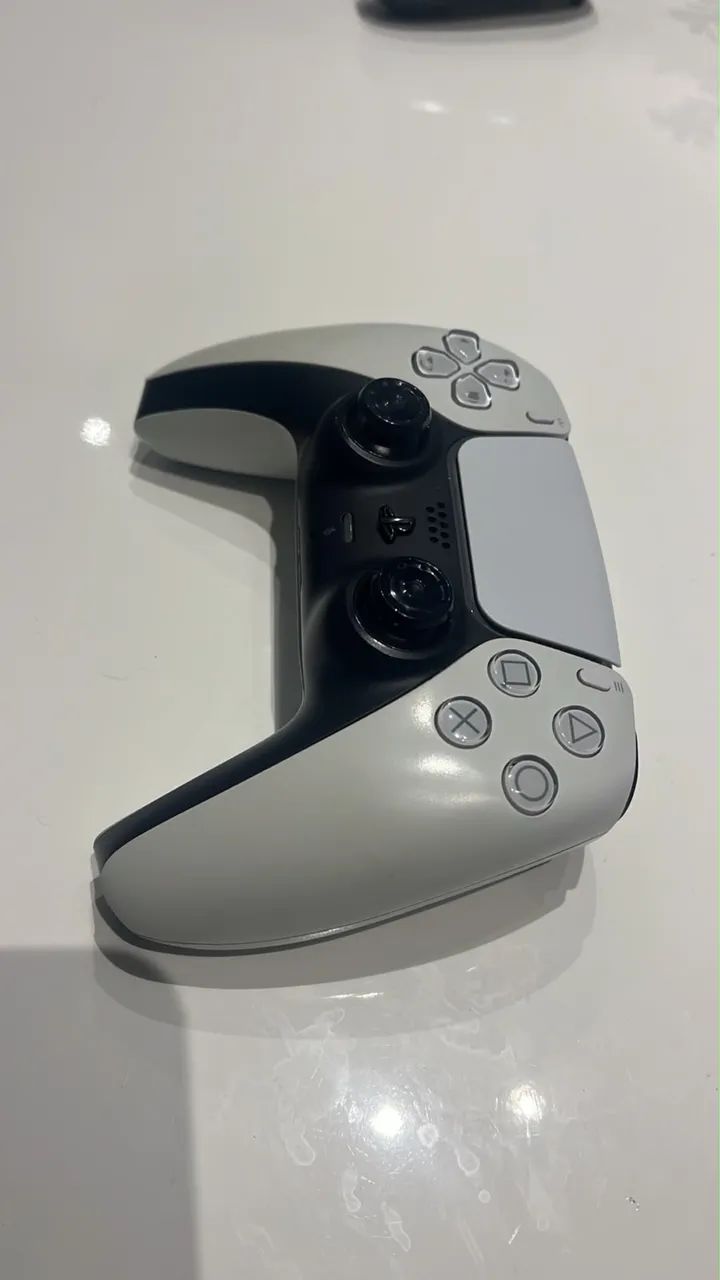CONTROLE DE PS5 DUALSENSE E DE PS4 - Foto 2