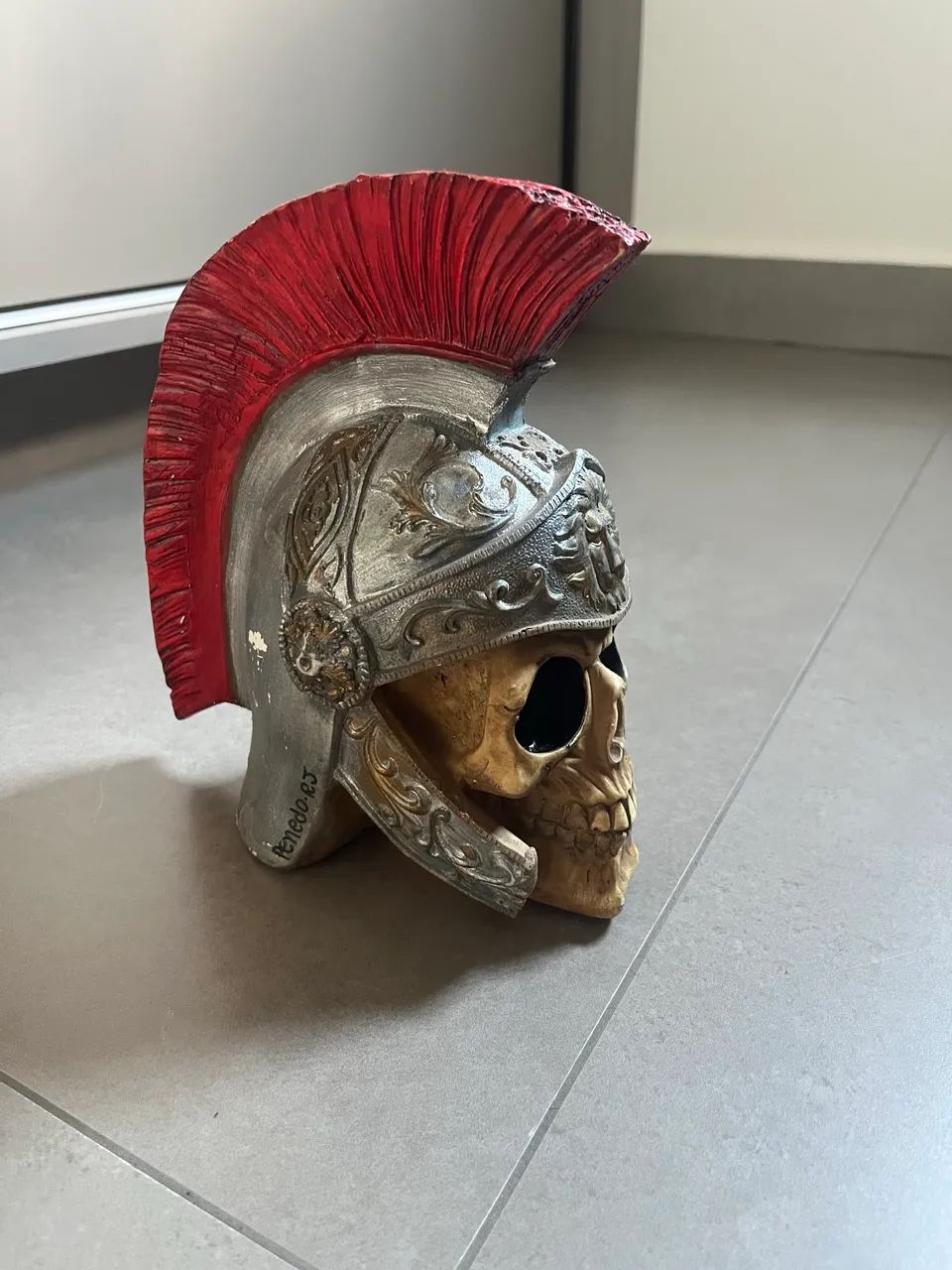 Caveira Decorativa Medieval com Elmo - Castelo de Itaipava