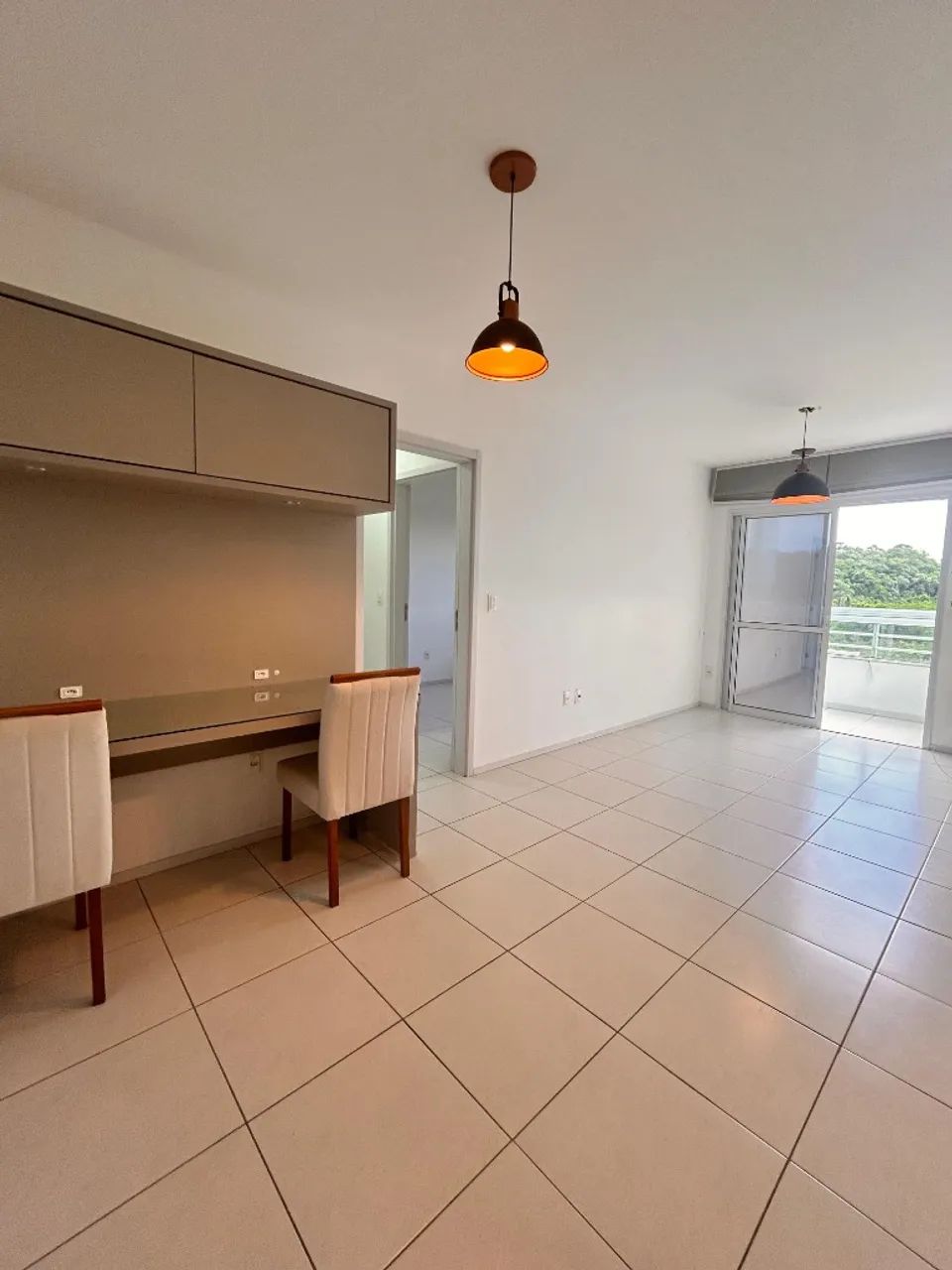 Ótimo apartamento semi mobiliado com 2 dormitórios + sacada em Canasvieiras! - Foto 2