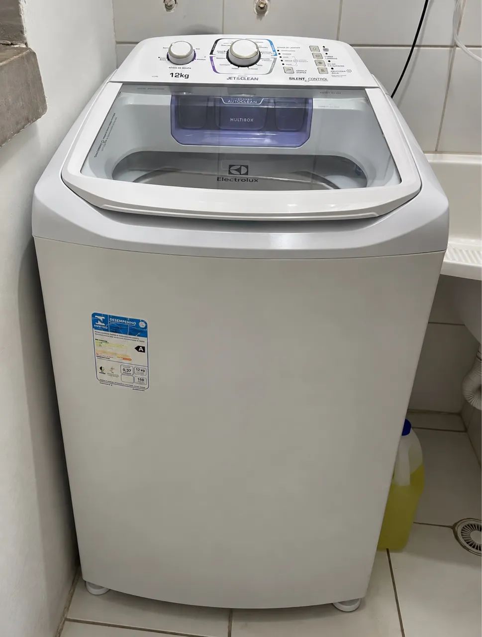 Vende máquina de lavar bem conservada 
