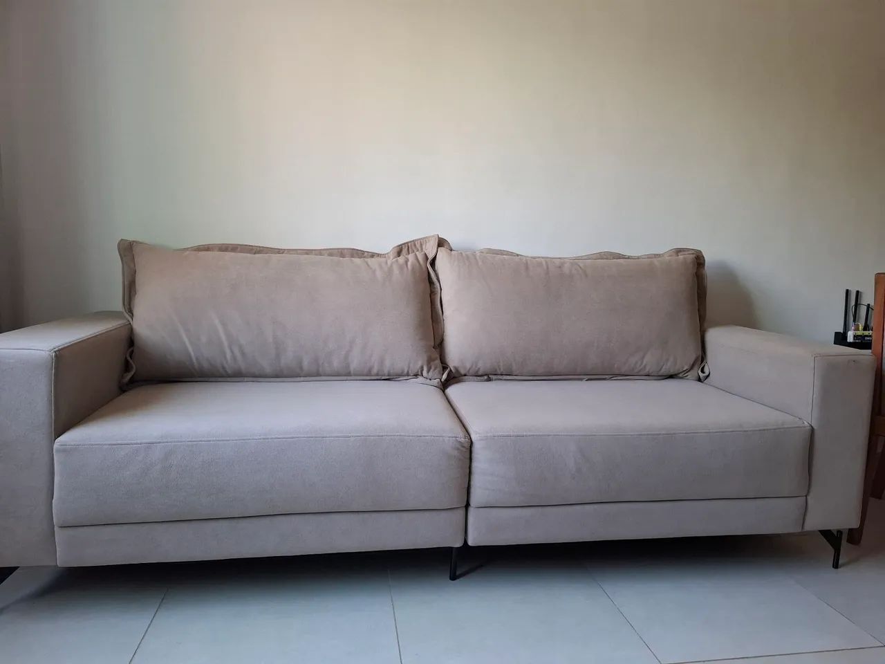 SOFÁ DOIS LUGARES SEMINOVO BEGE