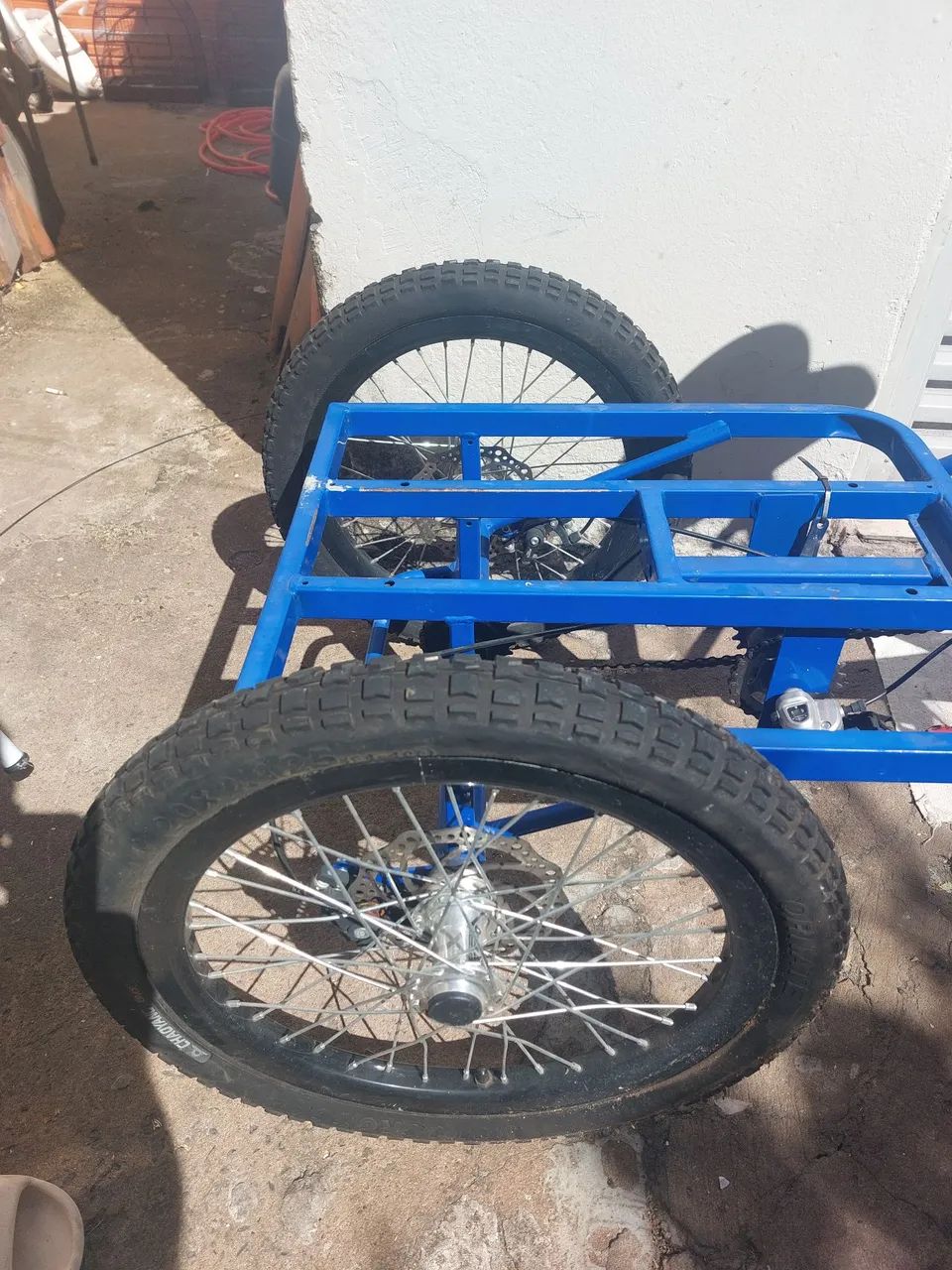 Vendo triciclo com marchas e carretinha - Foto 2